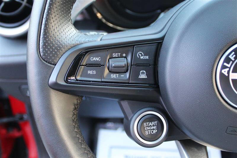 Used 2024 Alfa Romeo Tonale Veloce w/ Premium Interior Package image 16
