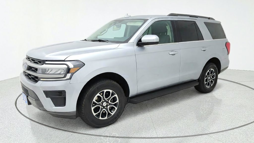 Used 2024 Ford Expedition XLT RWD image 3