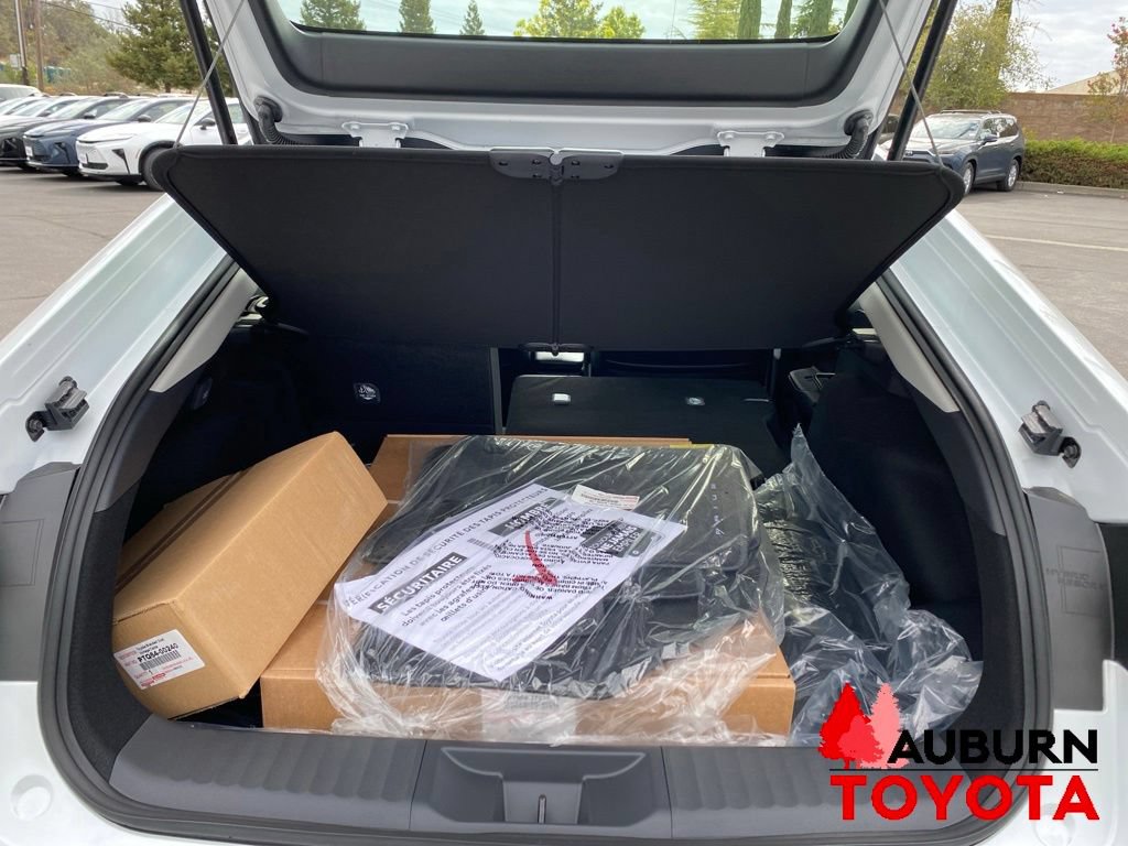 New 2027 Toyota Prius Plug-In Hybrid FWD image 9