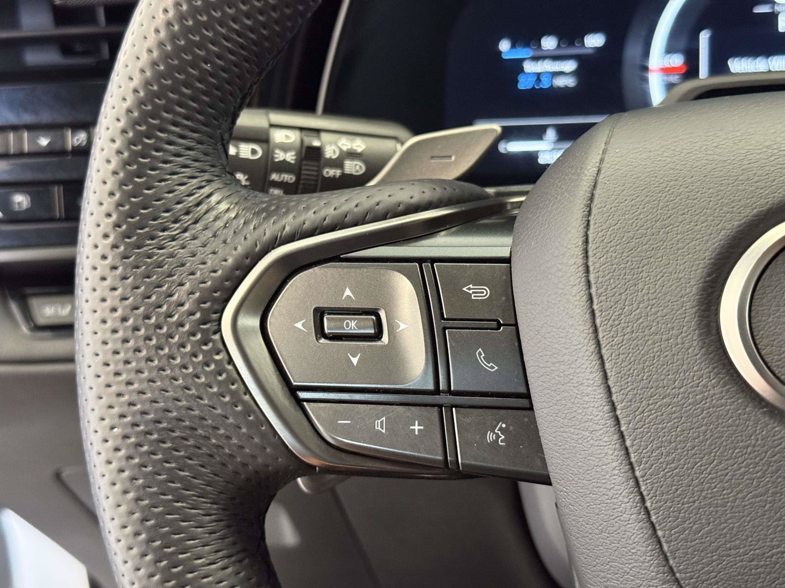 Certified 2025 Lexus TX 500h AWD w/ Technology Package image 33