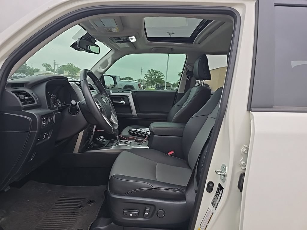 Used 2022 Toyota 4Runner SR5 Premium w/ Moonroof Package AWD/4WD image 8