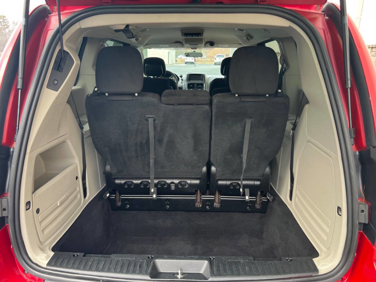 Used 2013 Dodge Grand Caravan SXT image 29