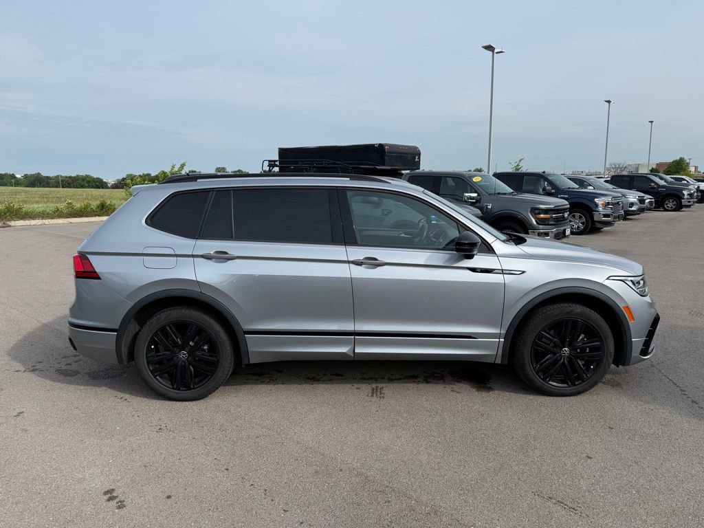 Used 2022 Volkswagen Tiguan SE R-Line FWD image 15
