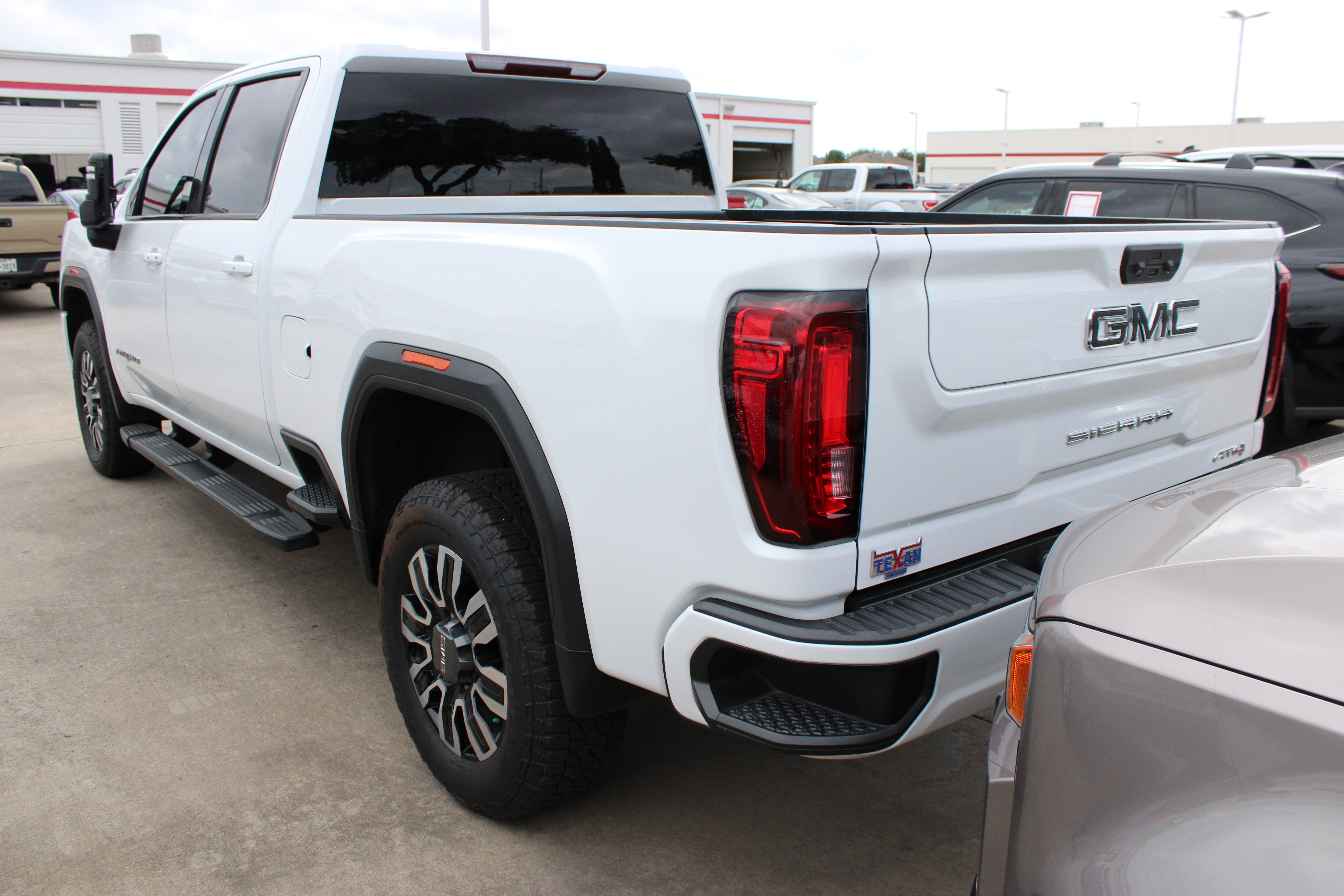 Used 2021 GMC Sierra 2500 AT4 AWD/4WD image 8
