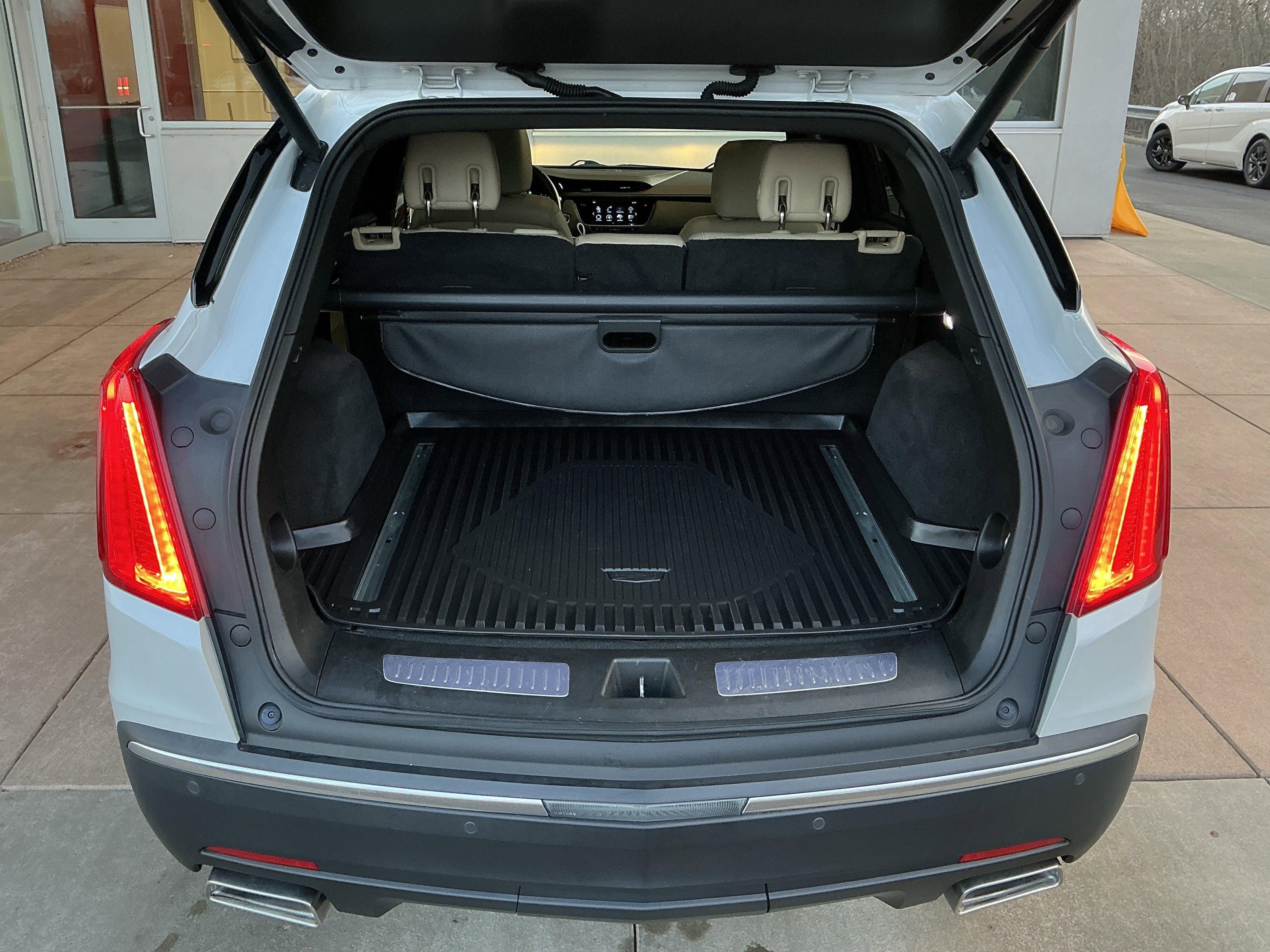 Used 2018 Cadillac XT5 Luxury w/ Driver Awareness Package image 24