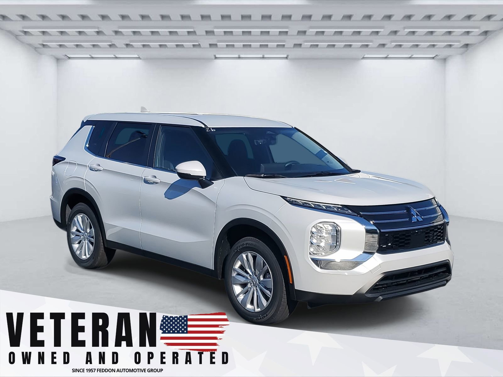 New 2026 Mitsubishi Outlander ES image 1