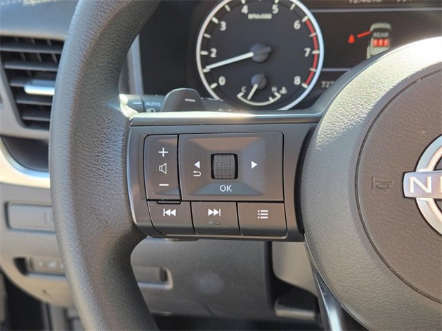Used 2023 Nissan Rogue S image 27