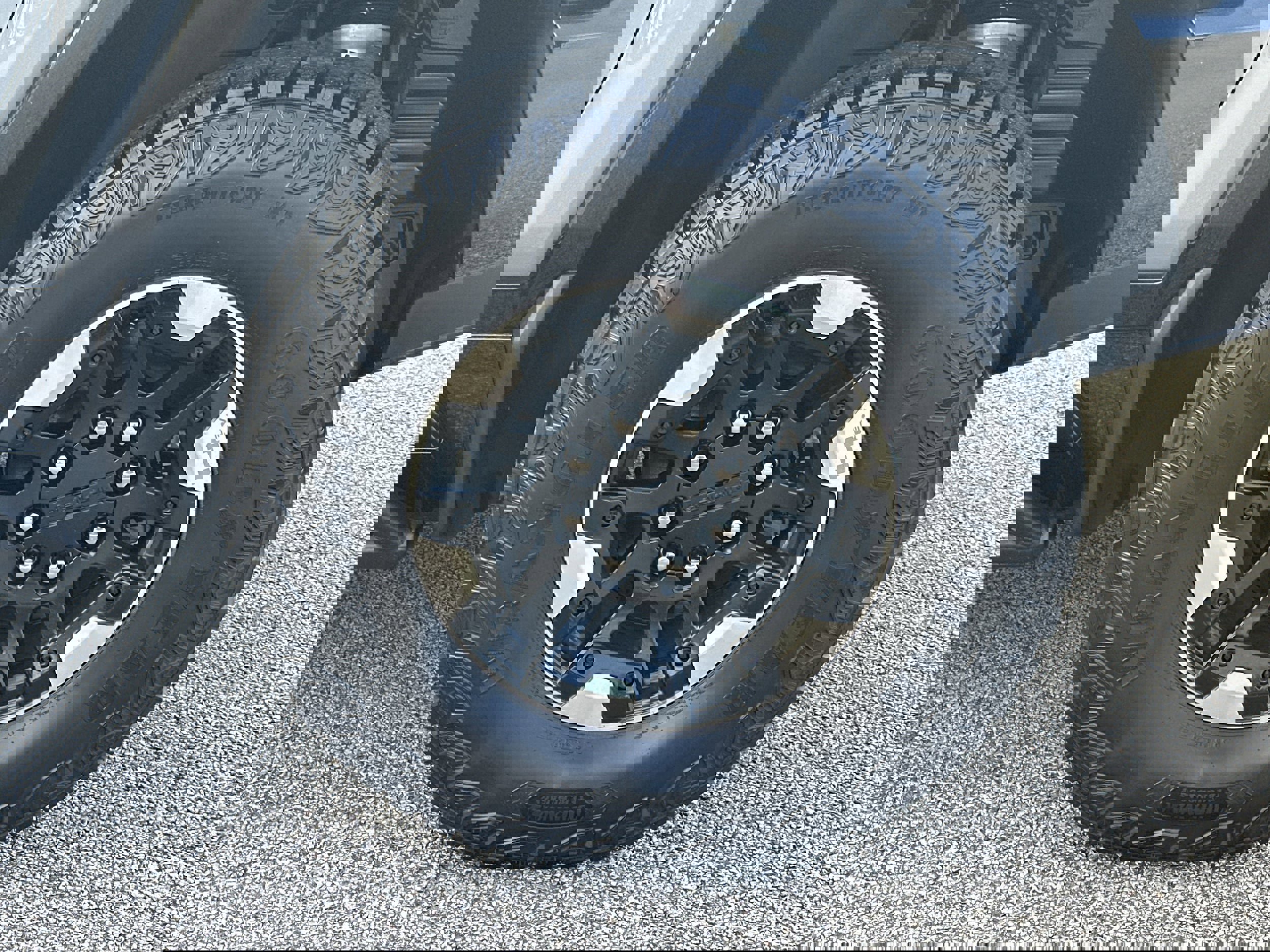 New 2025 GMC Hummer EV 2X w/ Extreme Off-Road Package image 19