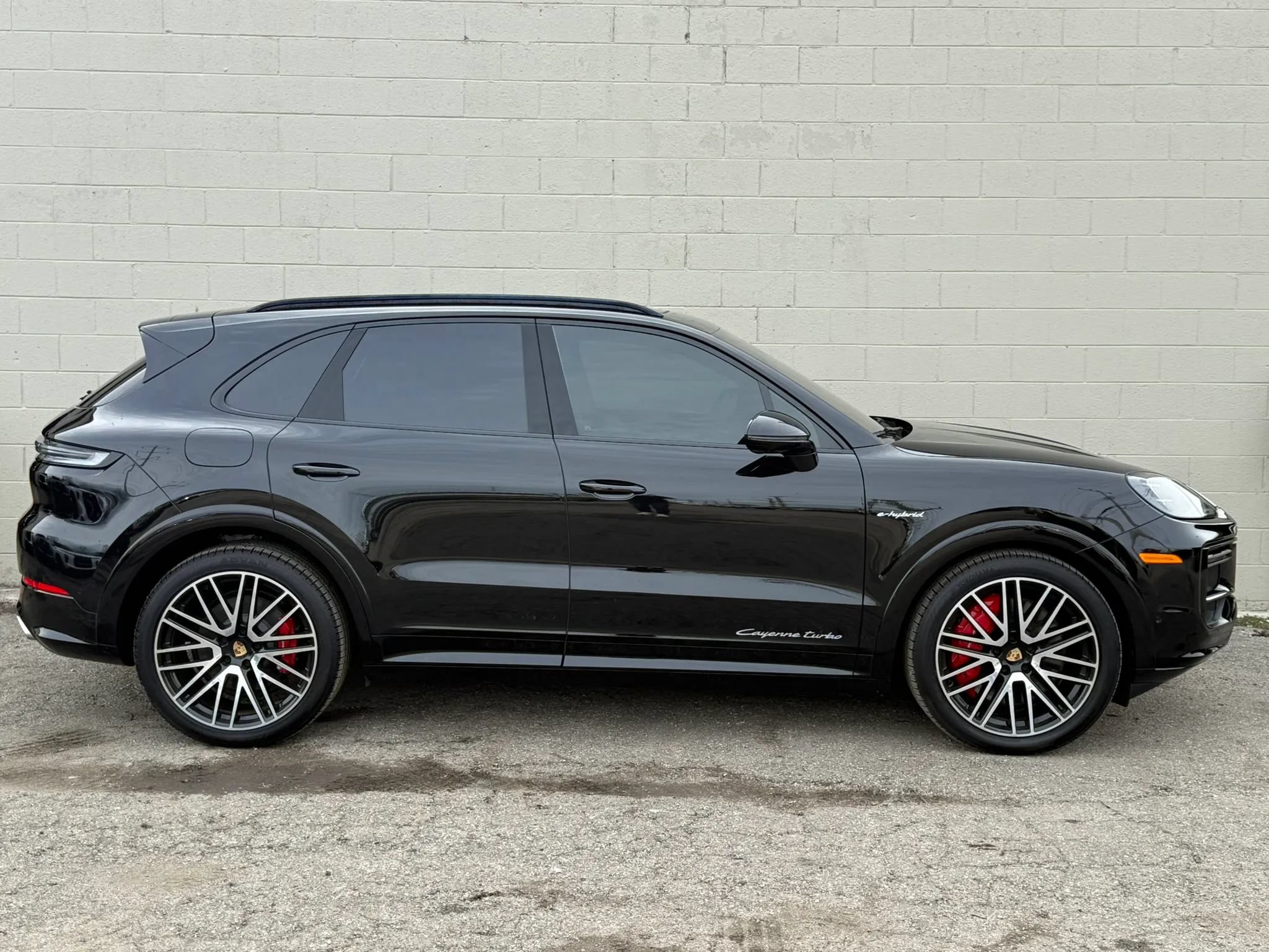 Used 2024 Porsche Cayenne Turbo AWD/4WD image 20