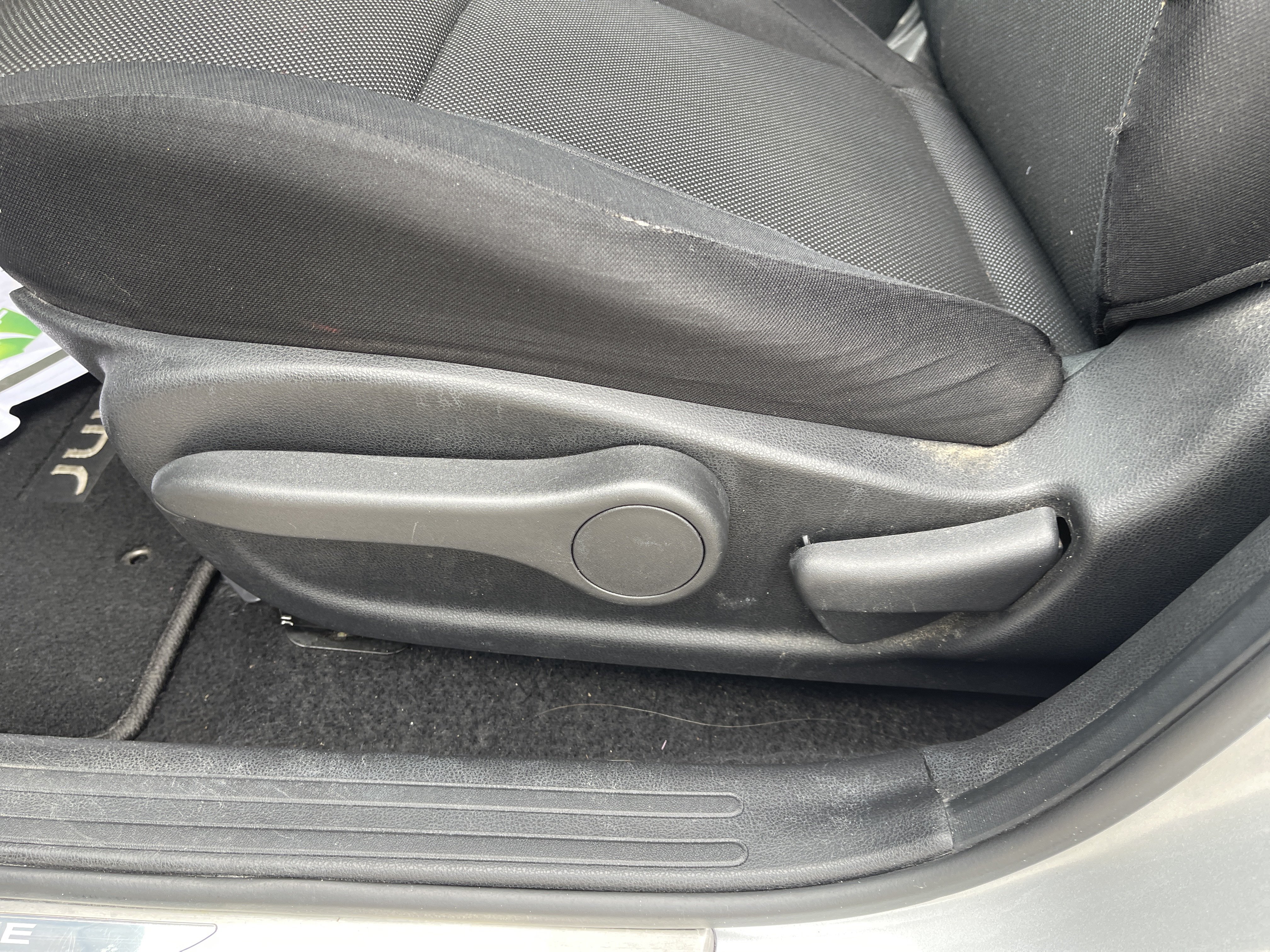 Used 2013 Nissan Juke S FWD image 34