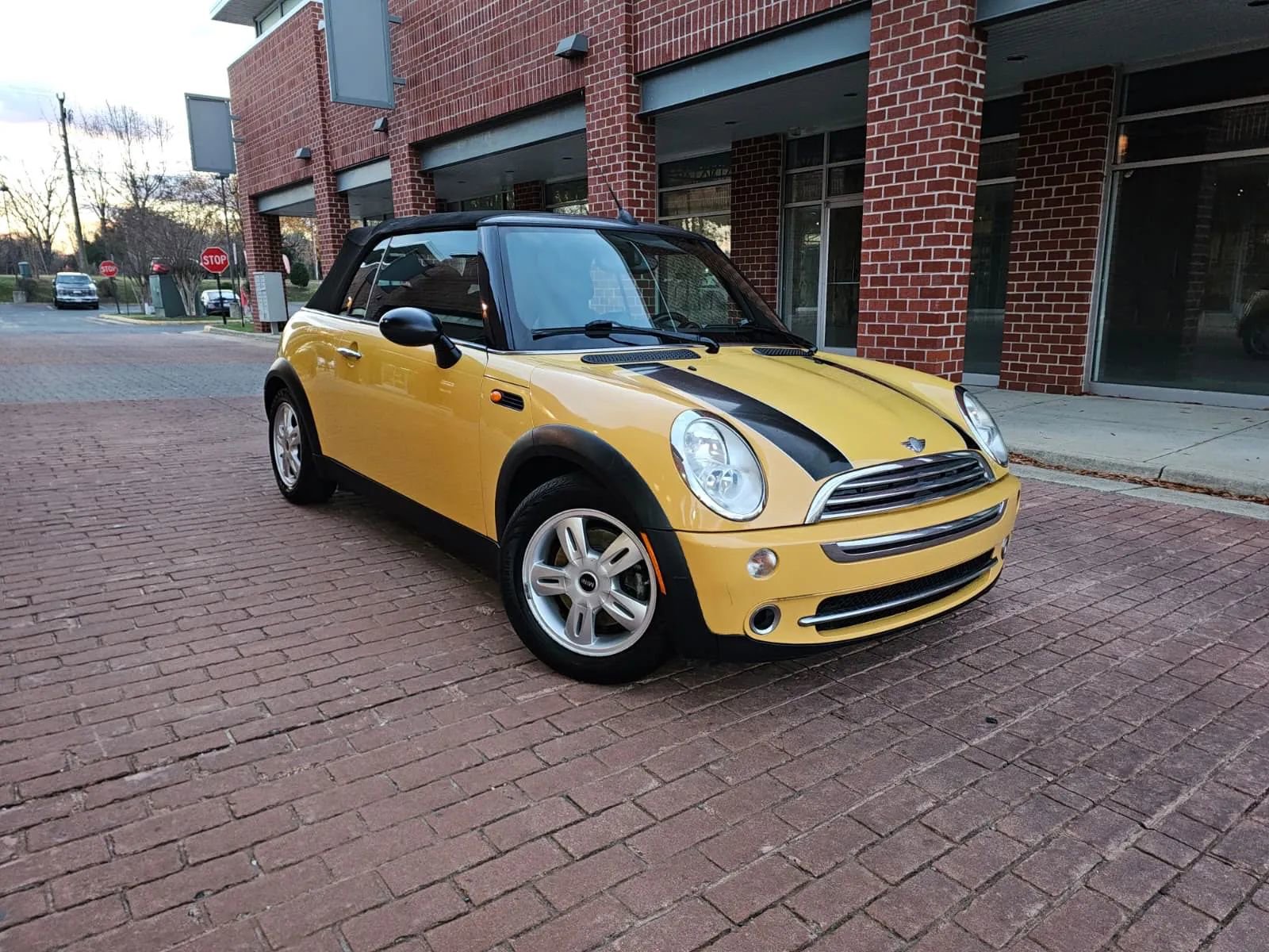 Used 2008 MINI Cooper Convertible image 1
