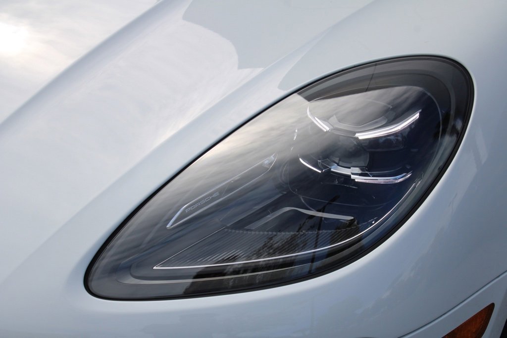 Used 2025 Porsche Macan image 11