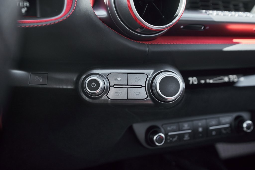 Used 2018 Ferrari 812 Superfast image 60