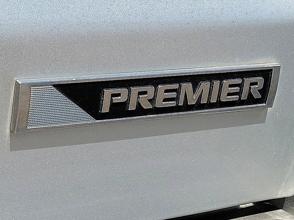 Used 2018 Chevrolet Suburban Premier image 9