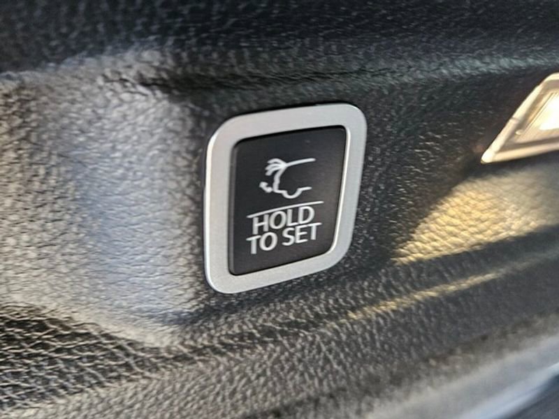 Used 2023 Jeep Grand Cherokee L Overland image 16