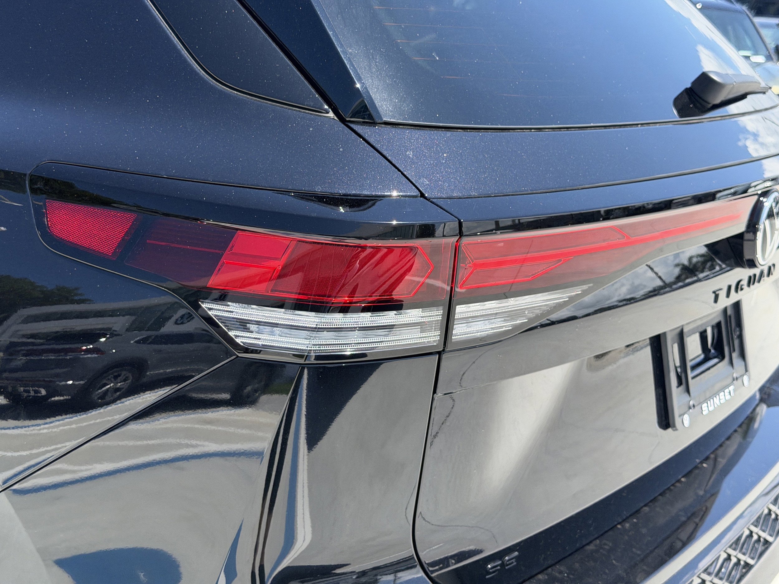 New 2026 Volkswagen Tiguan SE R-Line FWD image 9