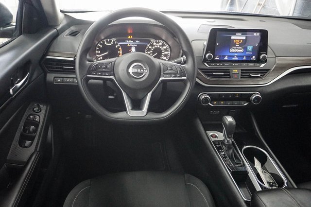 Used 2024 Nissan Altima 2.5 SV image 15