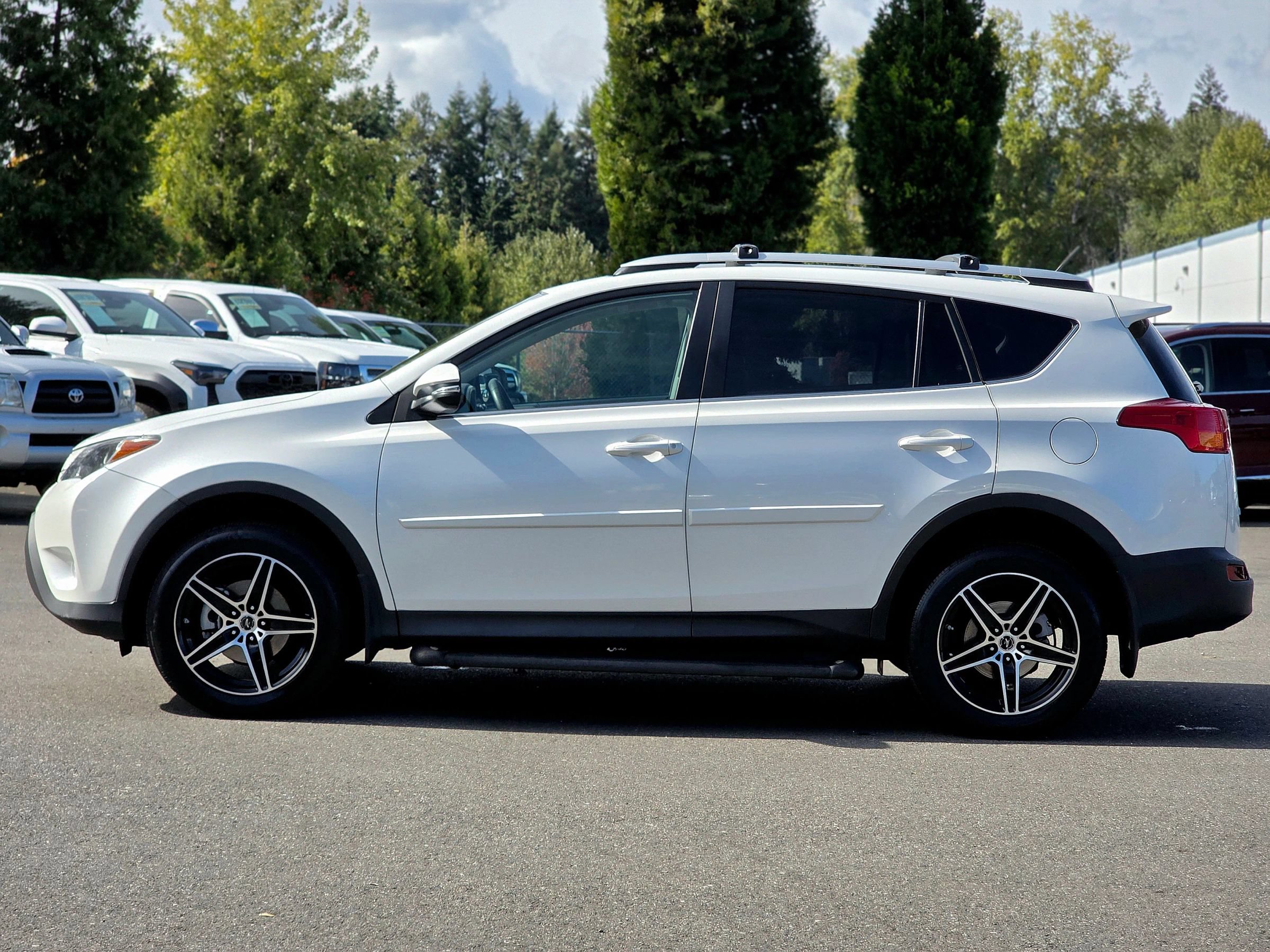 Used 2014 Toyota RAV4 Limited w/ Technology Package AWD/4WD image 8