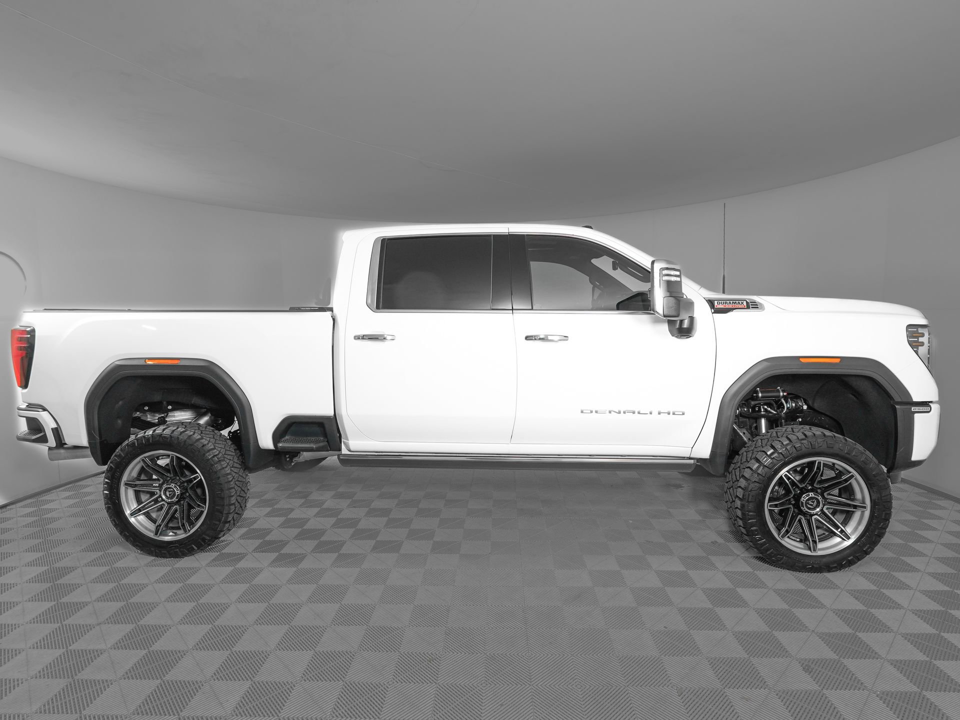 Used 2025 GMC Sierra 2500 Denali w/ Denali Reserve Package image 3
