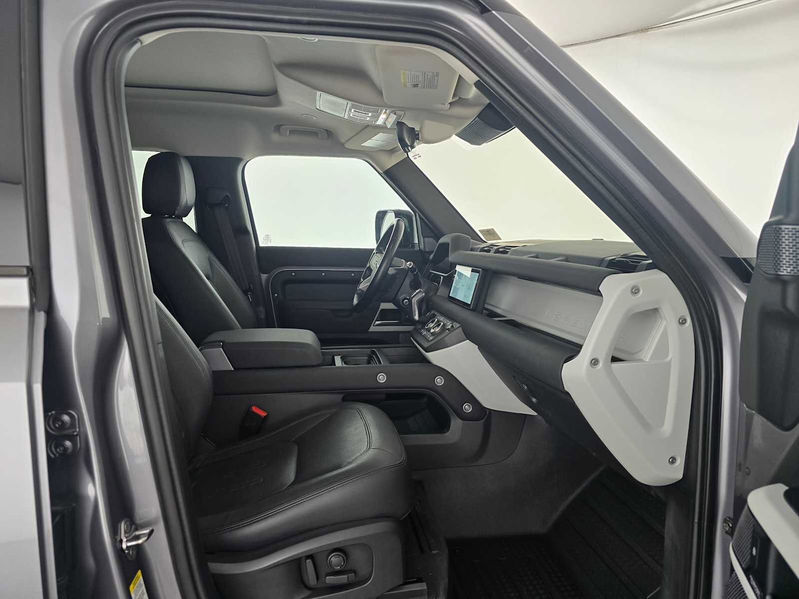 Used 2022 Land Rover Defender 110 SE image 10
