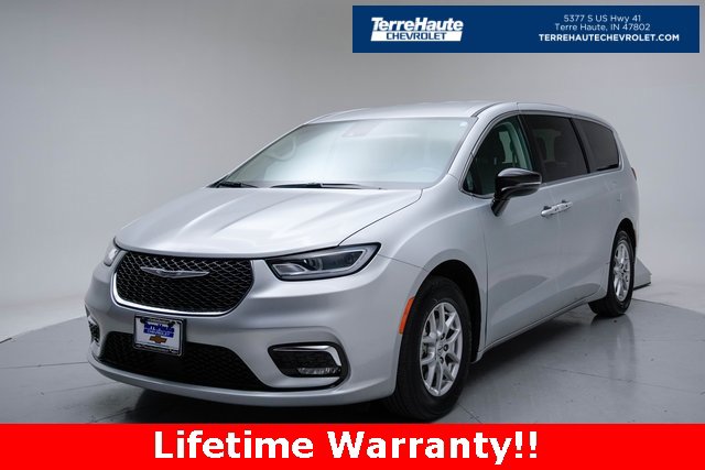 Used 2024 Chrysler Pacifica Touring-L