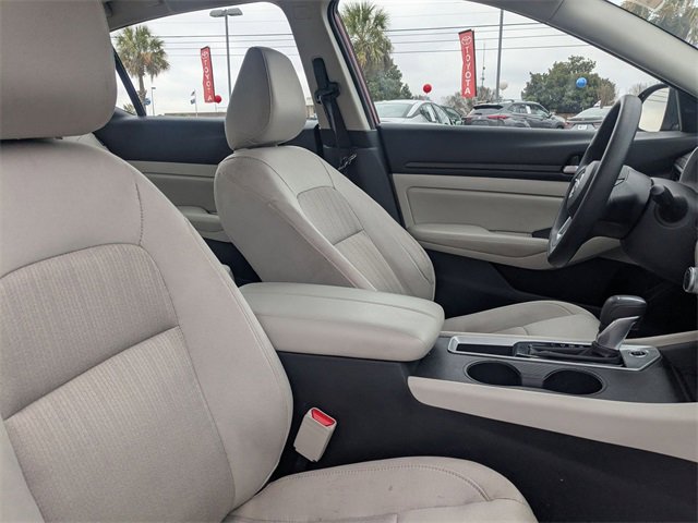 Used 2025 Nissan Altima 2.5 SV image 34