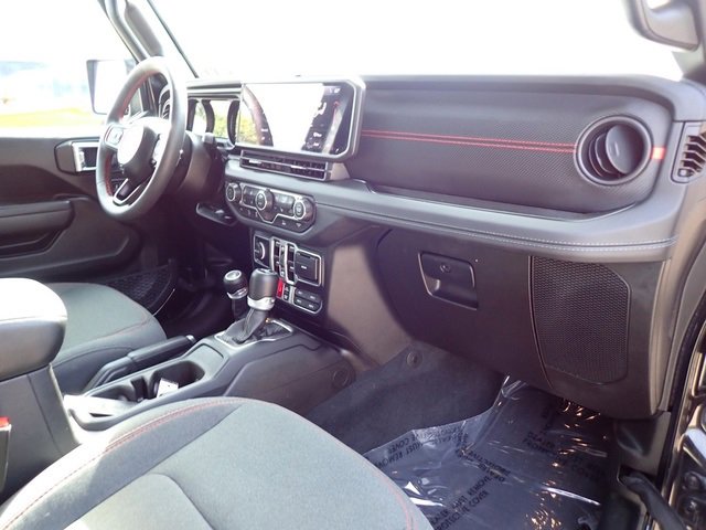 Certified 2024 Jeep Wrangler Unlimited Rubicon w/ Convenience Group image 13