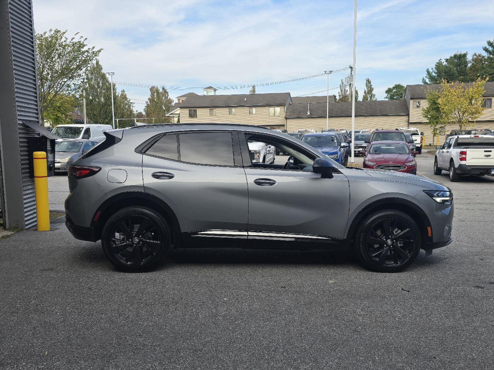 Used 2023 Buick Envision Essence w/ Sport Touring Package image 2