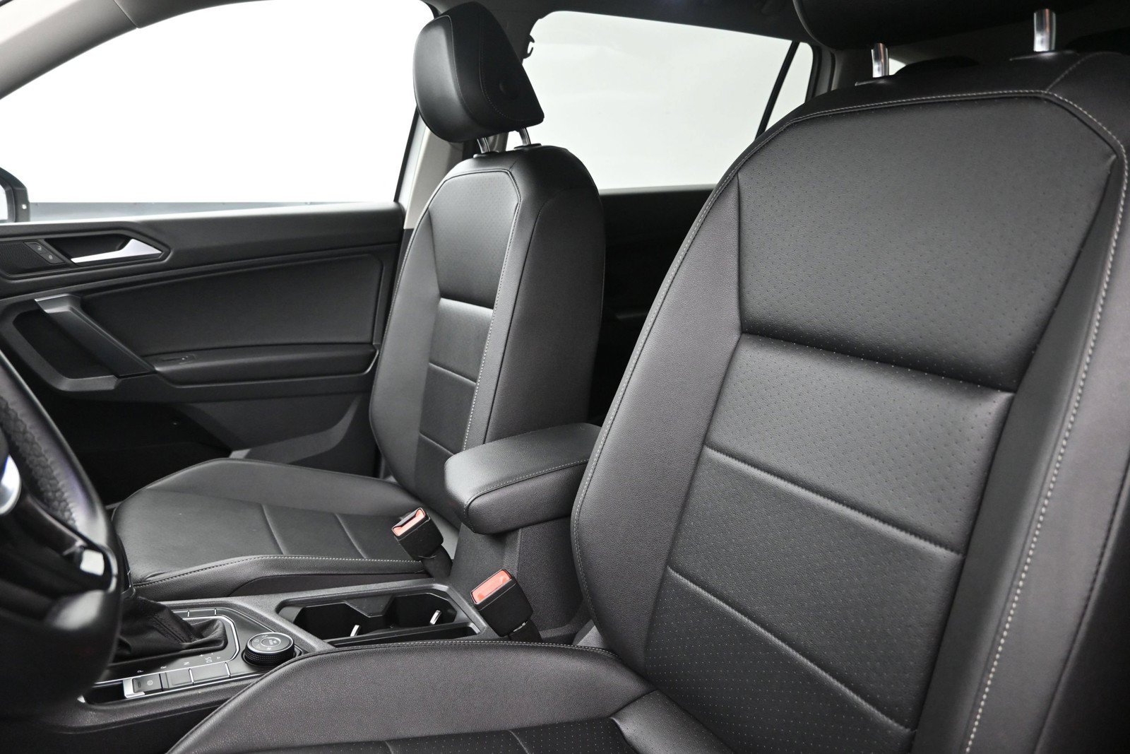 Used 2019 Volkswagen Tiguan SE w/ Panoramic Sunroof Package AWD/4WD image 11