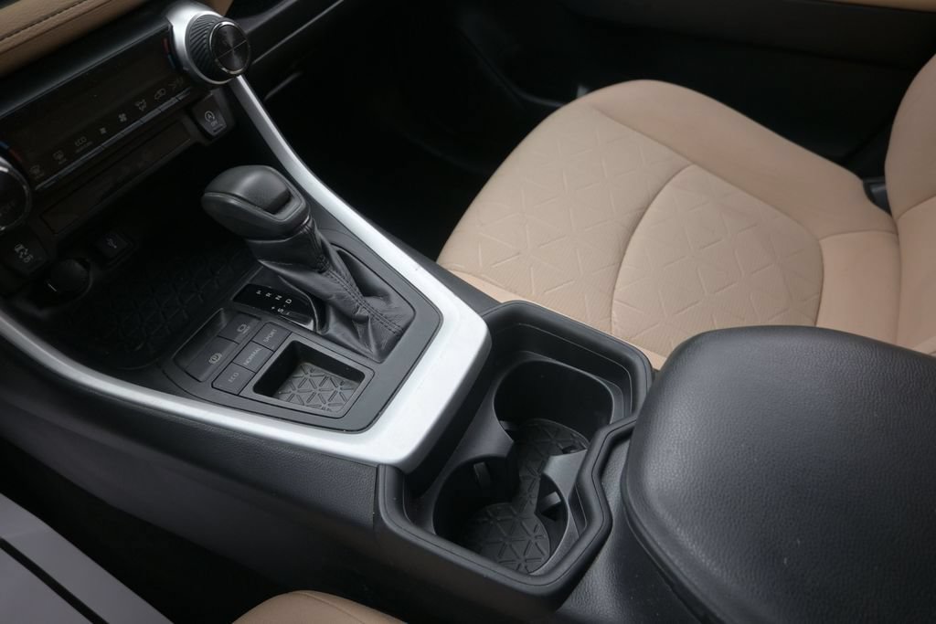 Used 2020 Toyota RAV4 XLE w/ Convenience Package FWD image 15