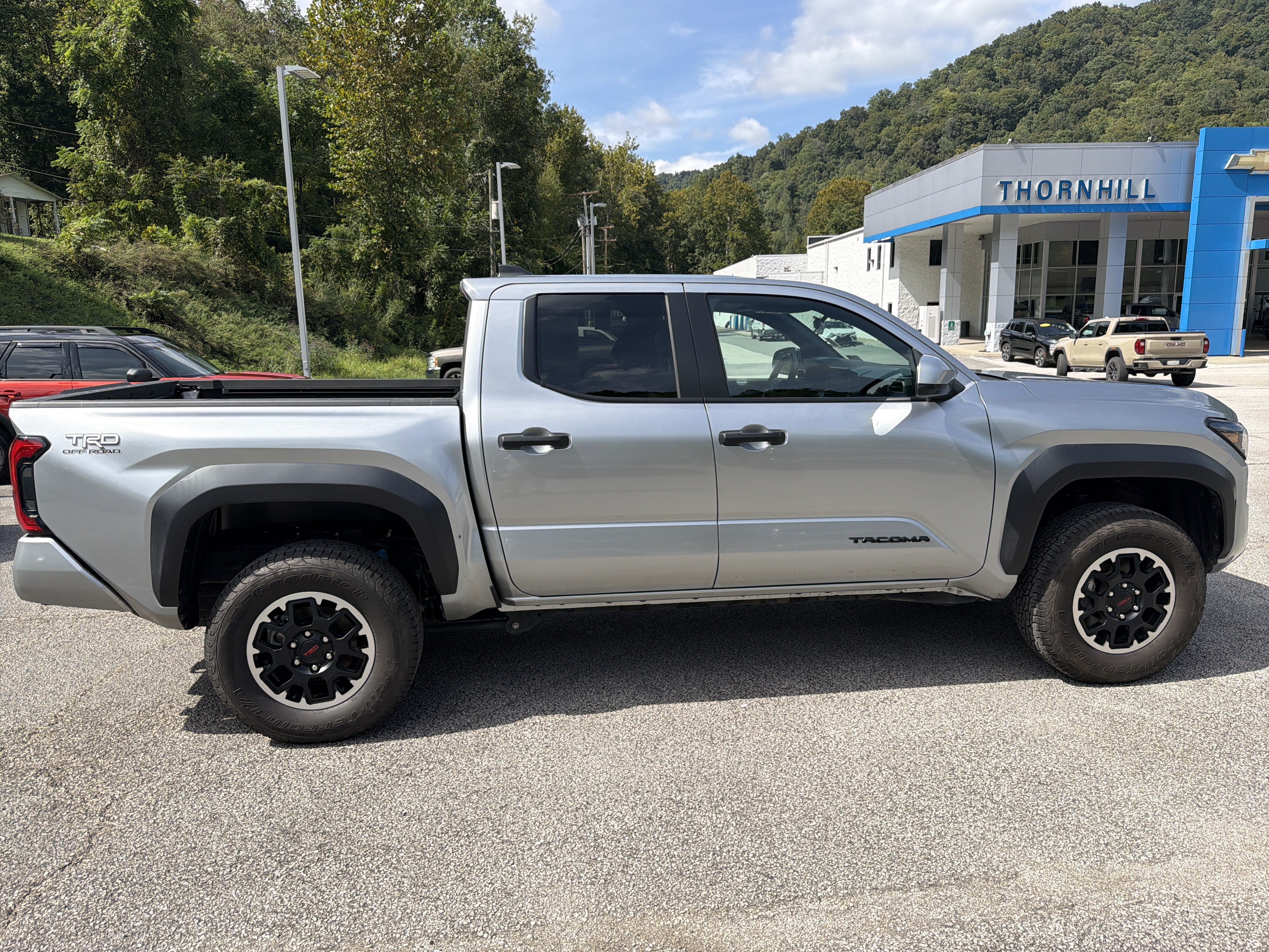 Used 2025 Toyota Tacoma TRD Off-Road AWD/4WD image 9