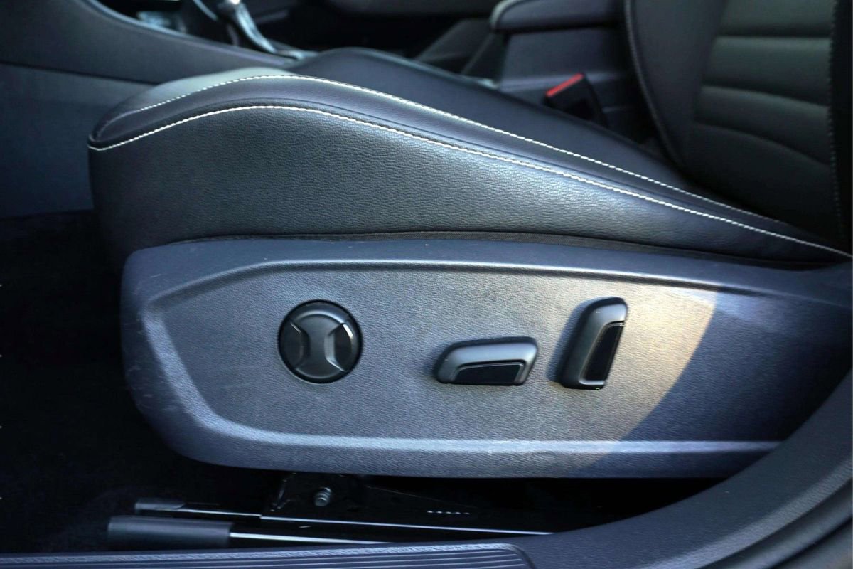 Used 2024 Volkswagen Jetta SE image 14