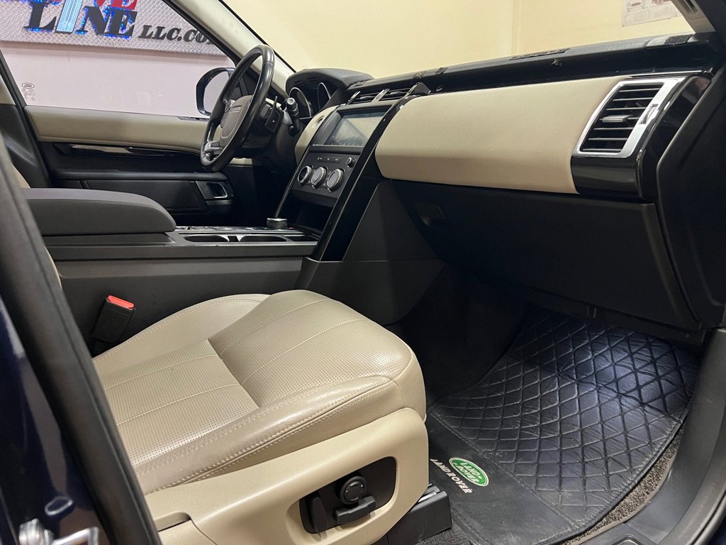 Used 2018 Land Rover Discovery SE image 38