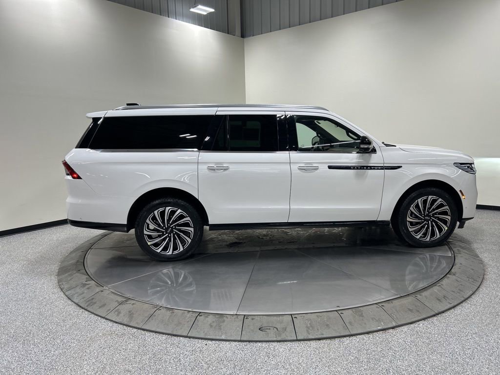 Used 2025 Lincoln Navigator L Black Label image 5