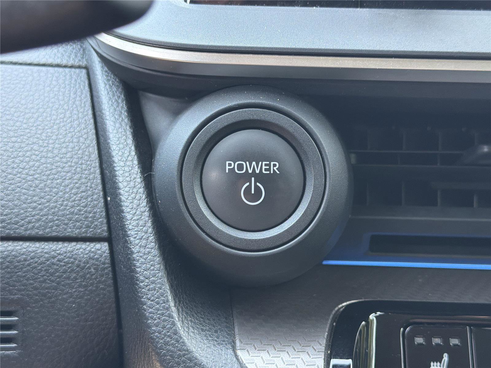 Used 2023 Toyota Prius XLE FWD image 7
