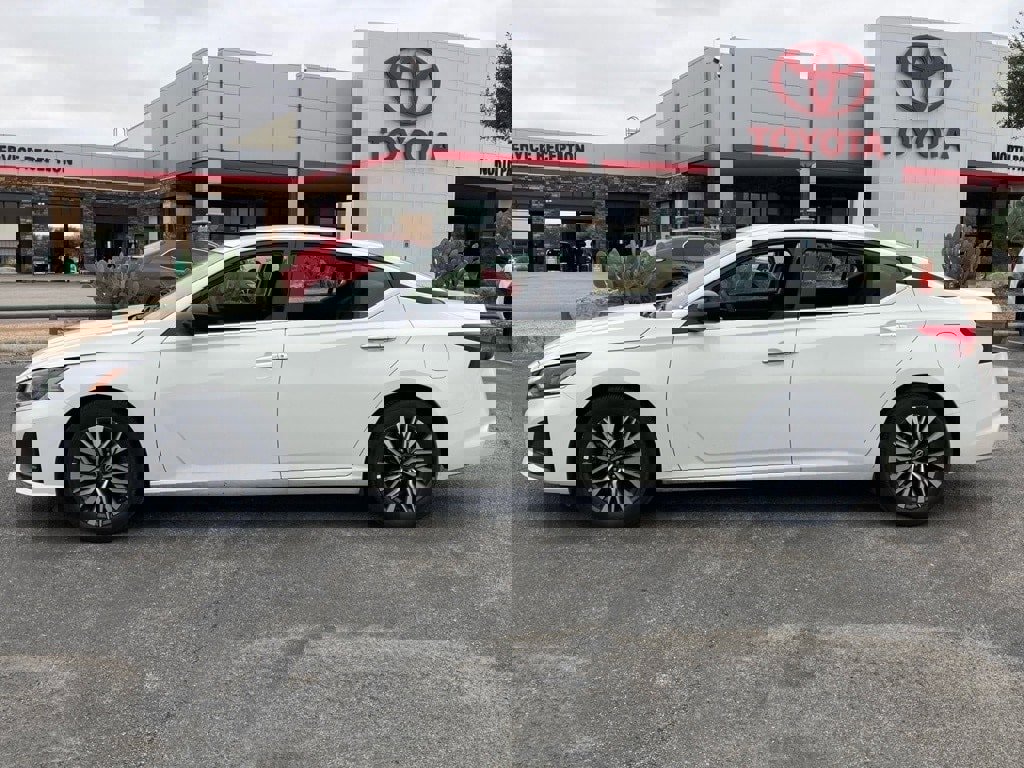 Used 2025 Nissan Altima 2.5 SV image 6