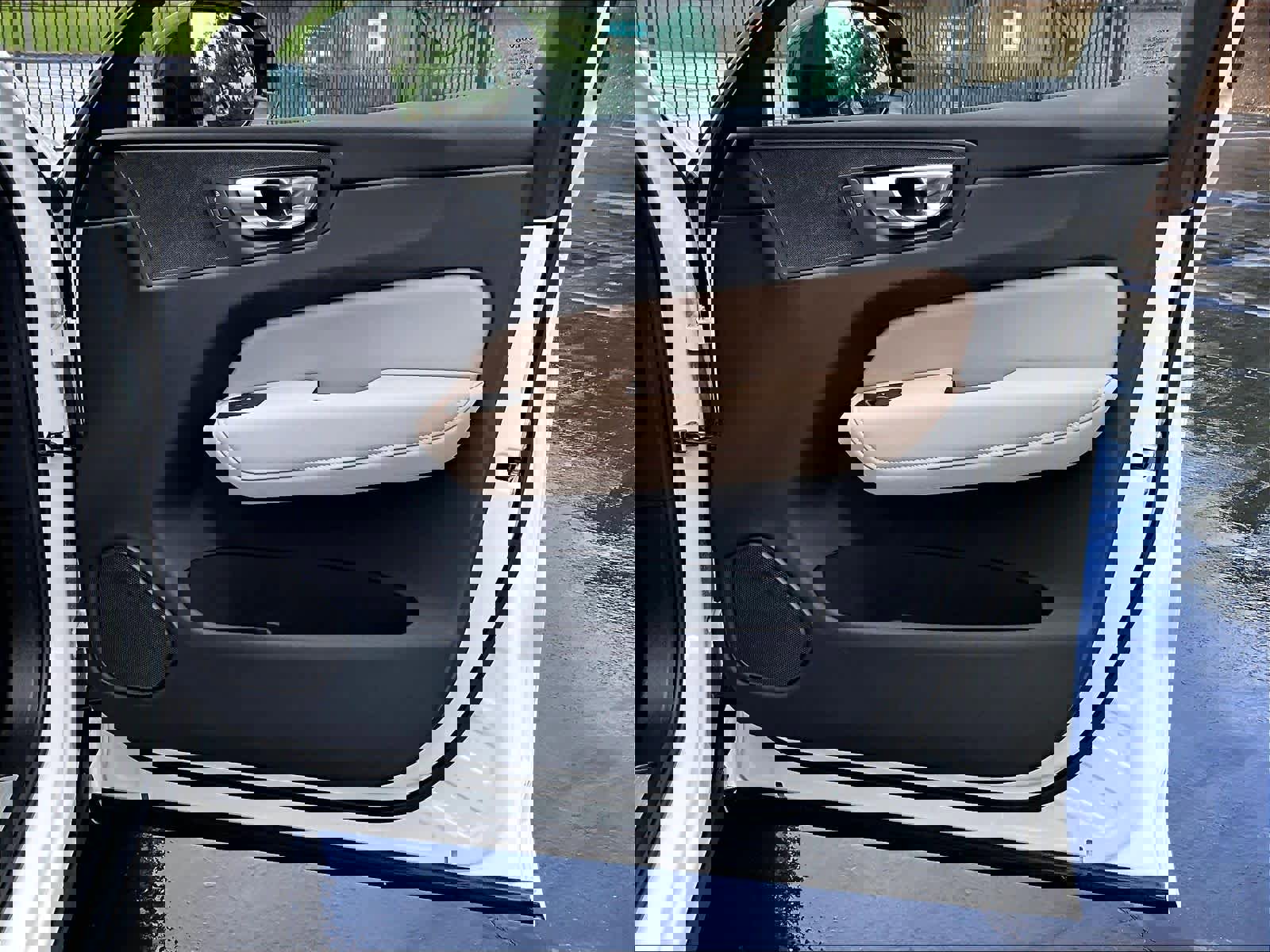 Used 2026 Volvo XC60 T8 Plus w/ Protection Package Premier image 26