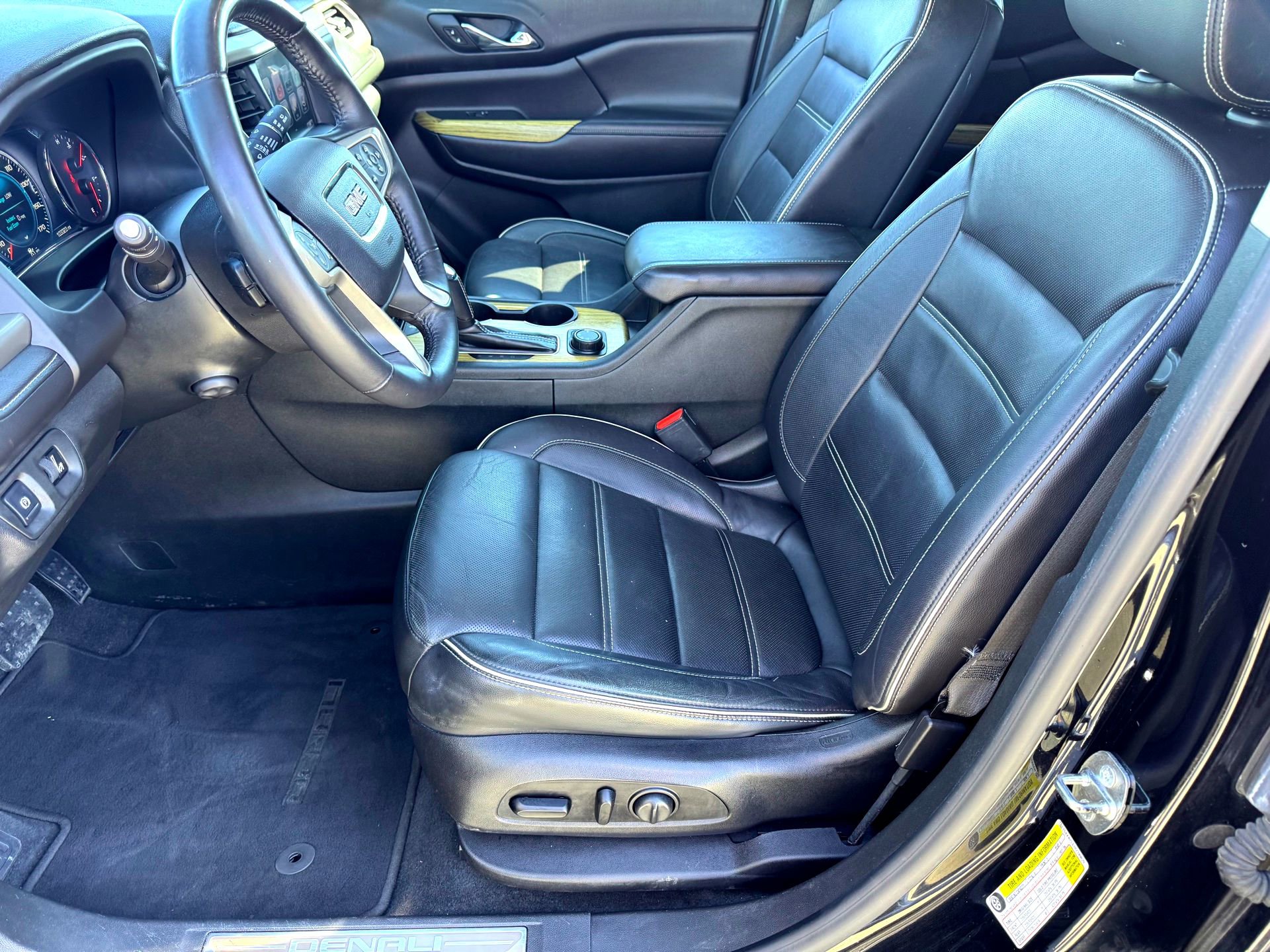 Used 2017 GMC Acadia Denali w/ Technology Package FWD image 12
