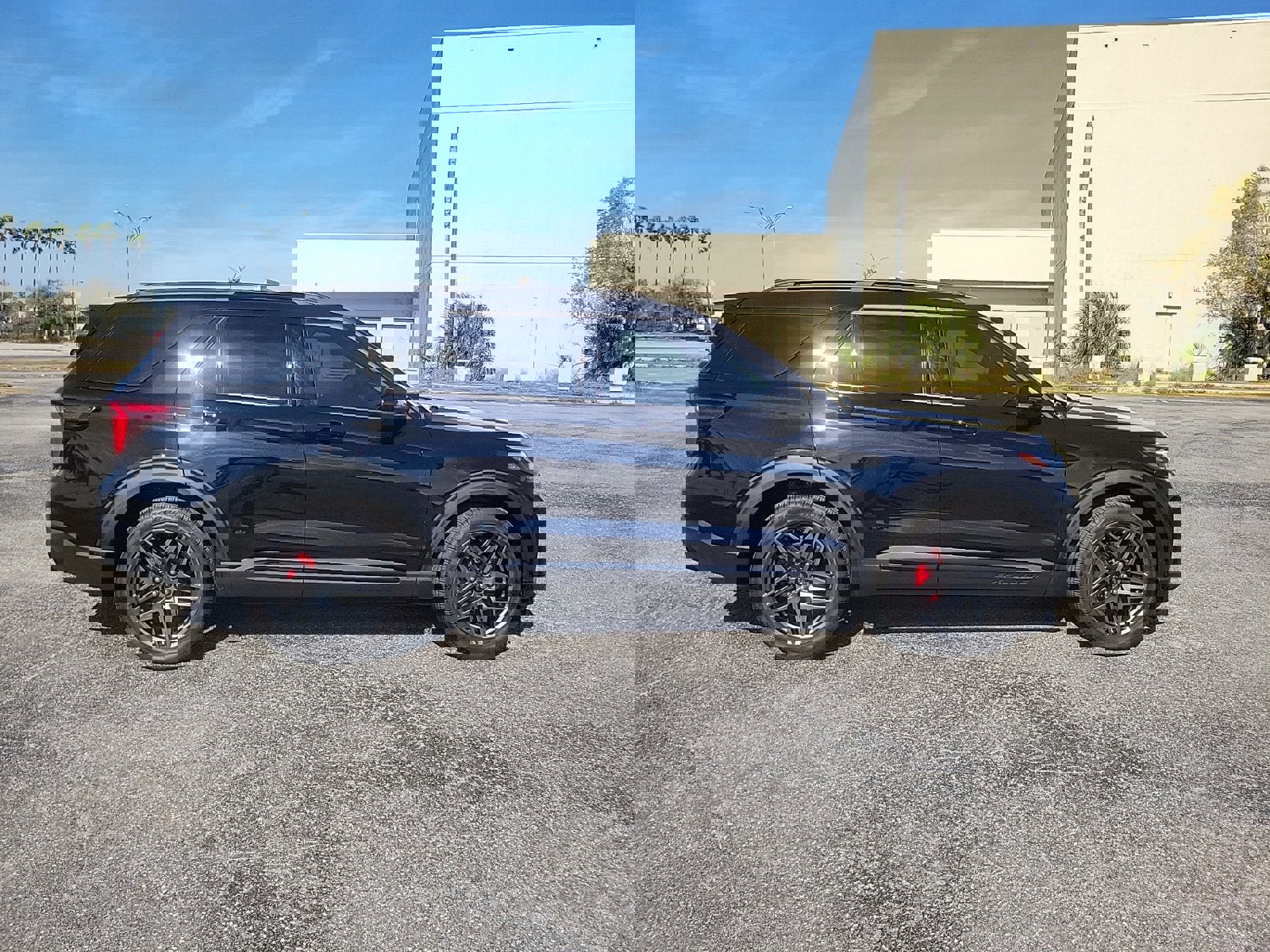 Used 2025 Ford Explorer ST image 5