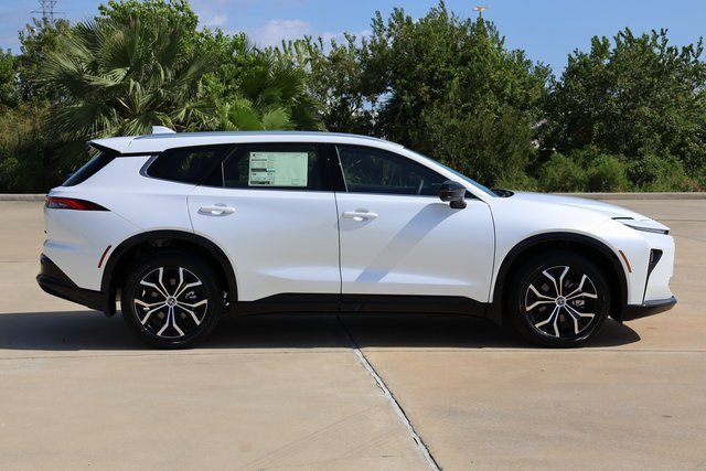 New 2025 Toyota Crown Signia image 4