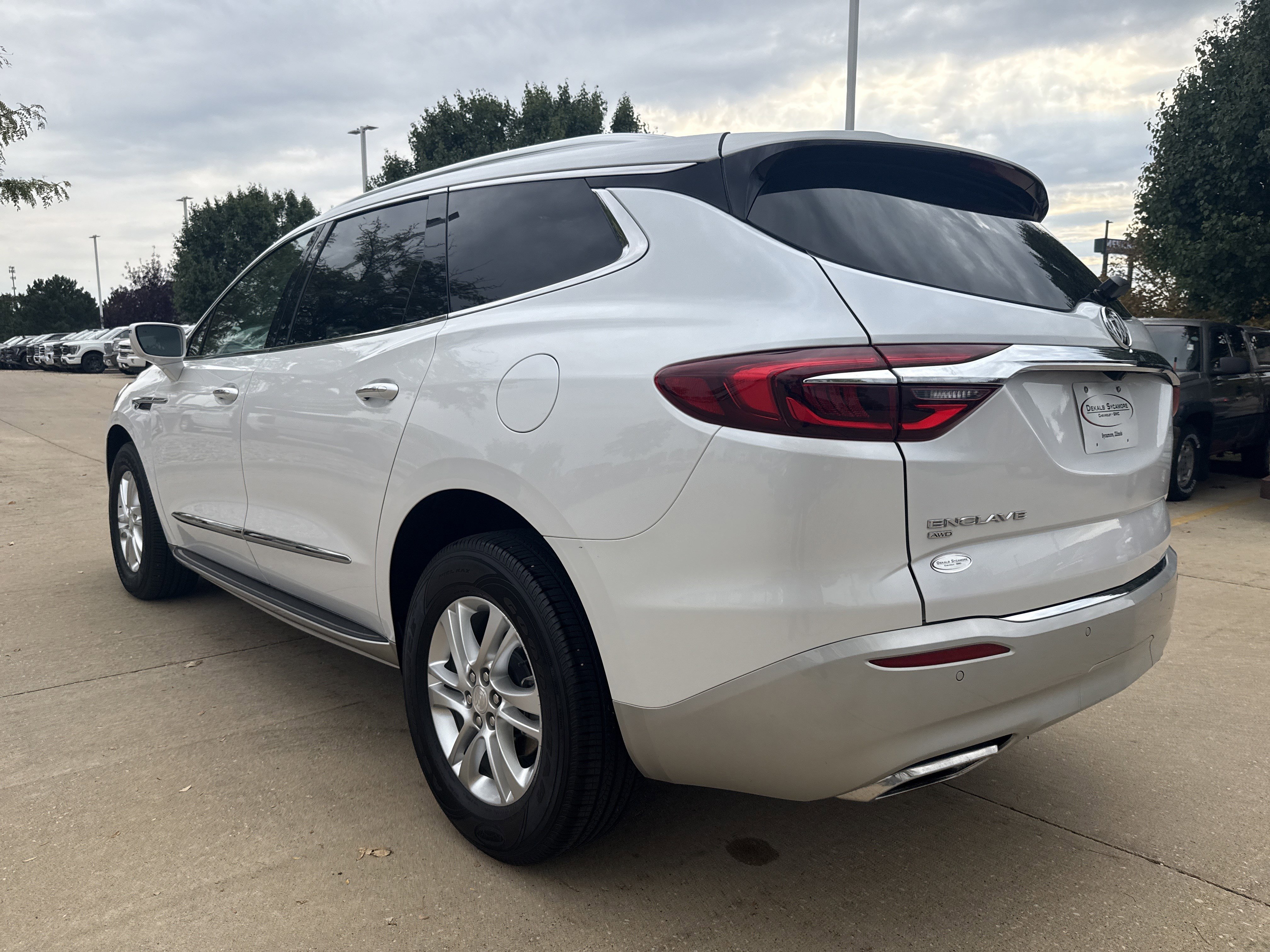 Used 2020 Buick Enclave Essence w/ Sound and Sites Package image 8