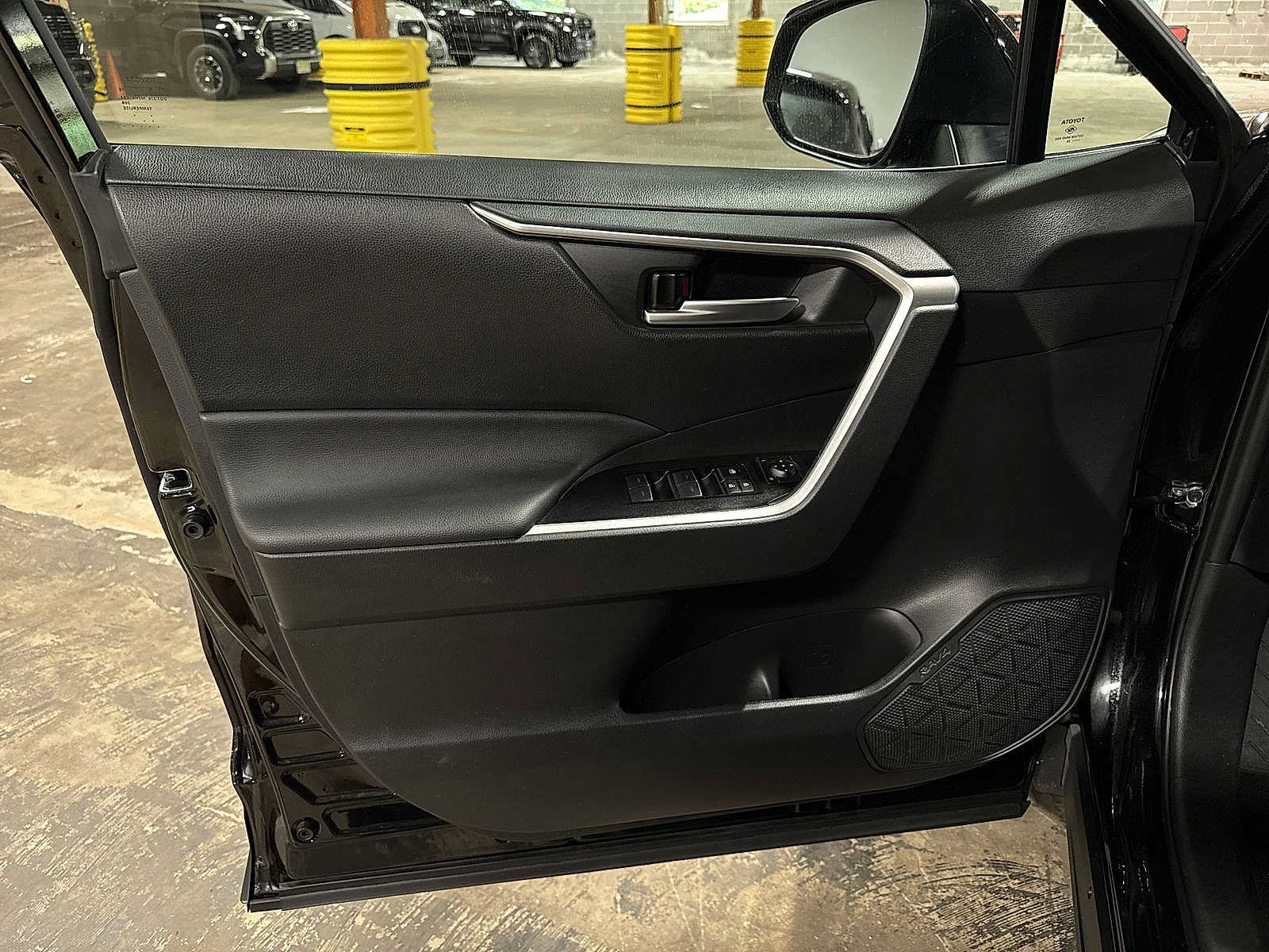 Certified 2025 Toyota RAV4 XLE AWD/4WD image 29