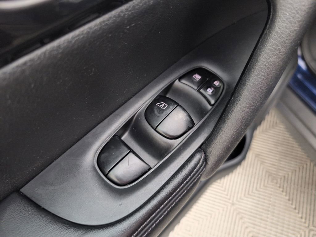 Used 2017 Nissan Rogue SV w/ SV Premium Package image 33