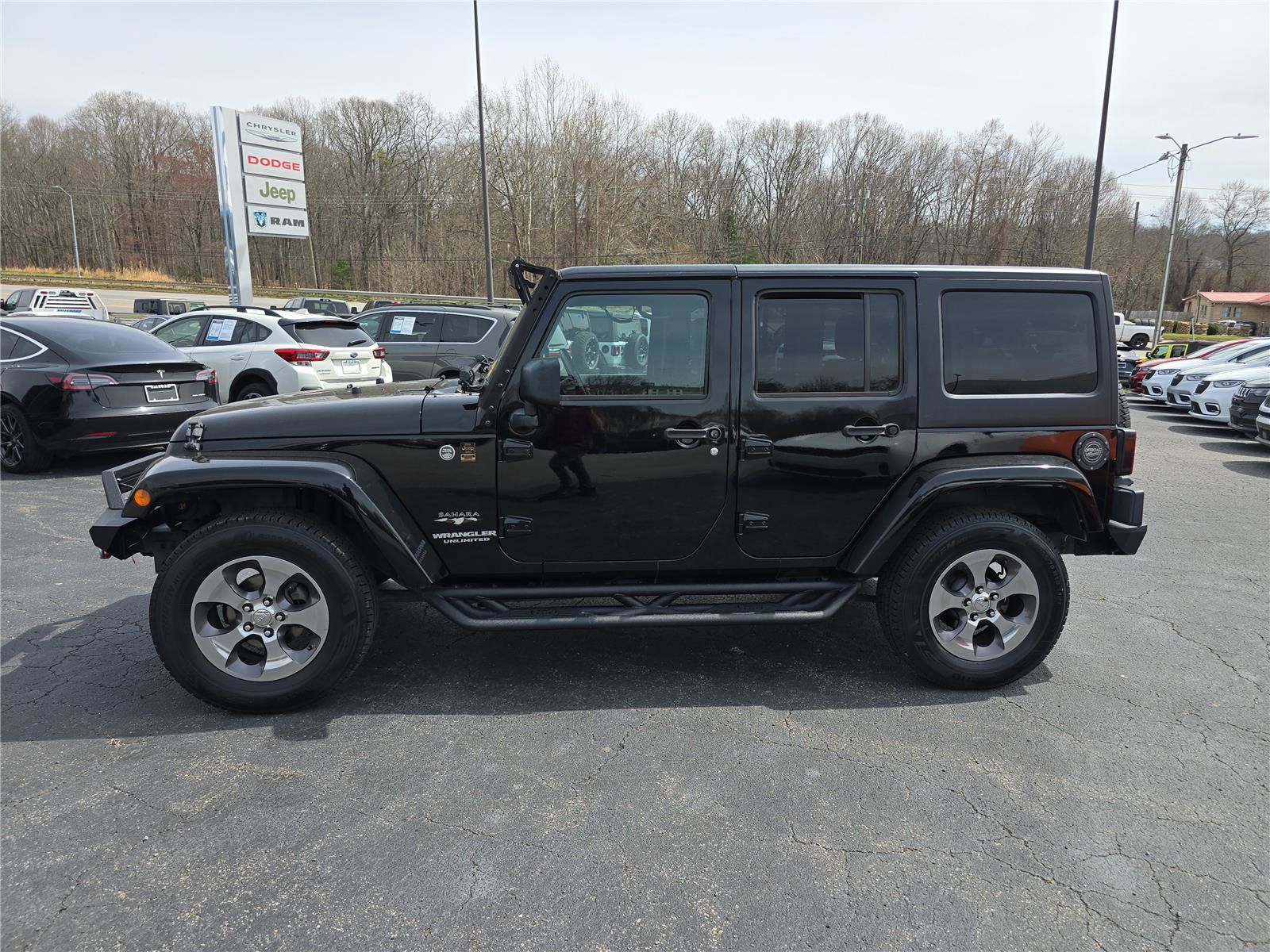 Used 2018 Jeep Wrangler Unlimited Sahara w/ Connectivity Group image 6