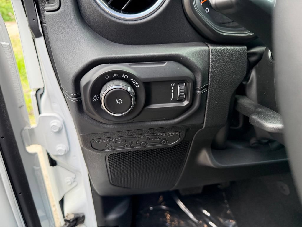 New 2026 Jeep Wrangler Unlimited Sahara AWD/4WD image 10