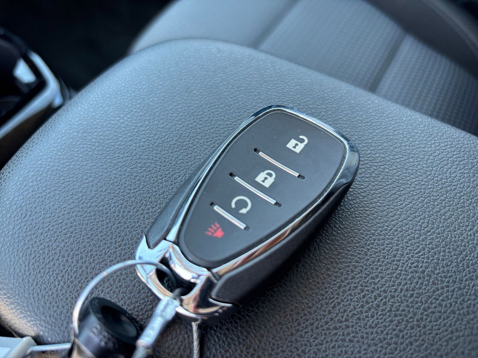 Used 2025 Chevrolet Trax LT FWD image 23