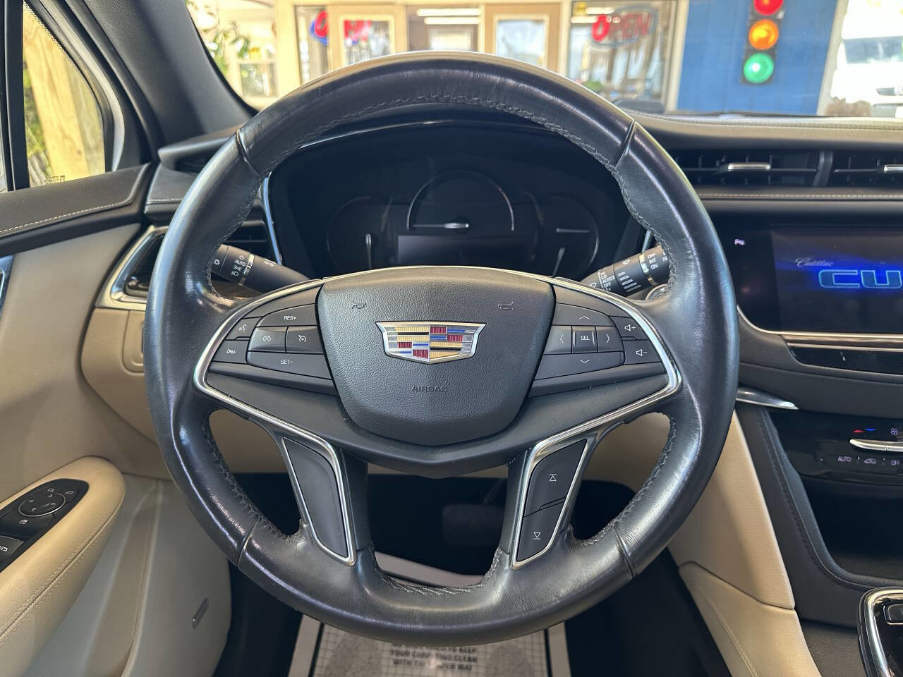 Used 2018 Cadillac XT5 FWD w/ LPO, Wheel Lock Package image 19