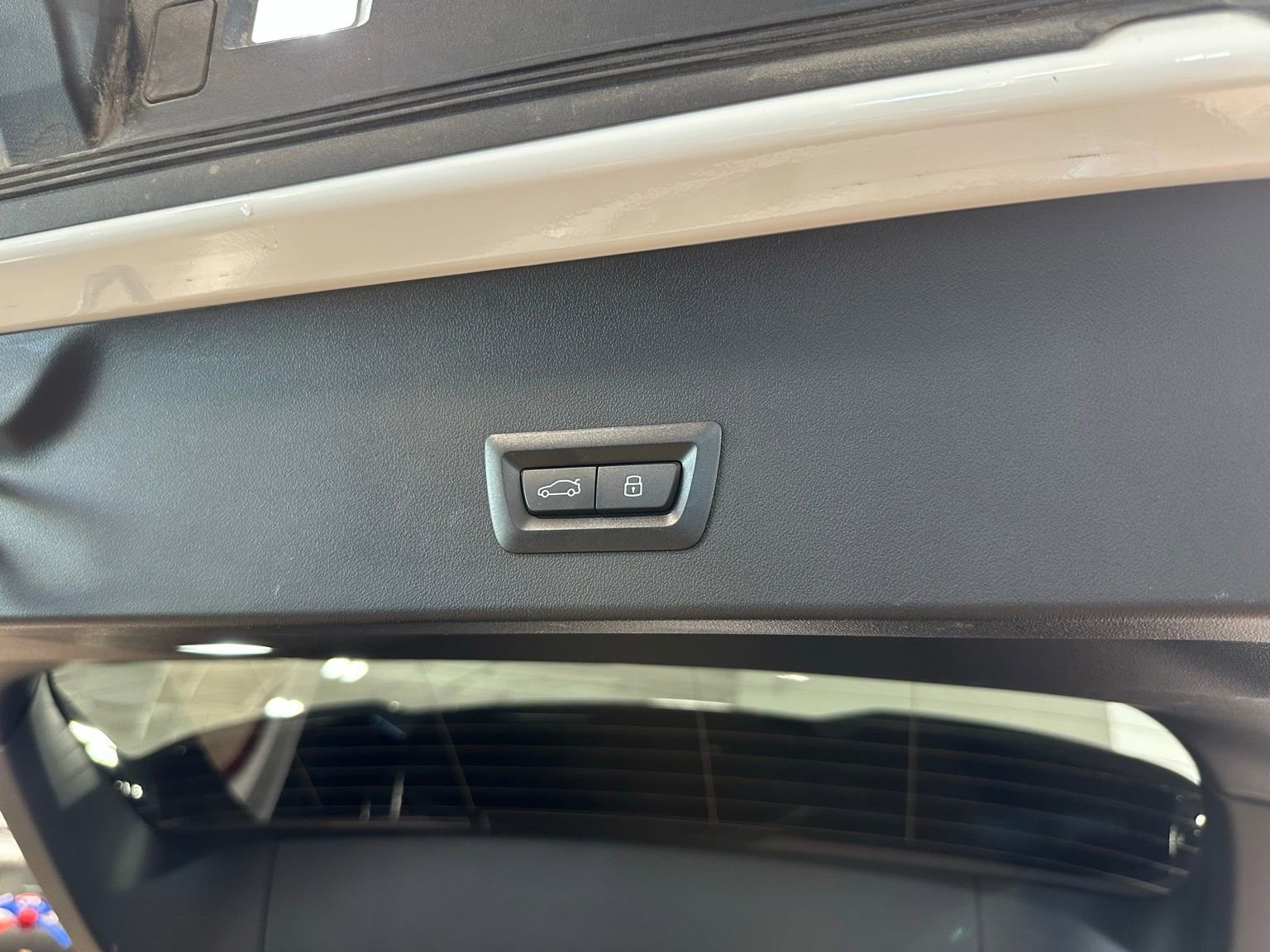 Used 2025 BMW X3 xDrive30i w/ Premium Package image 42