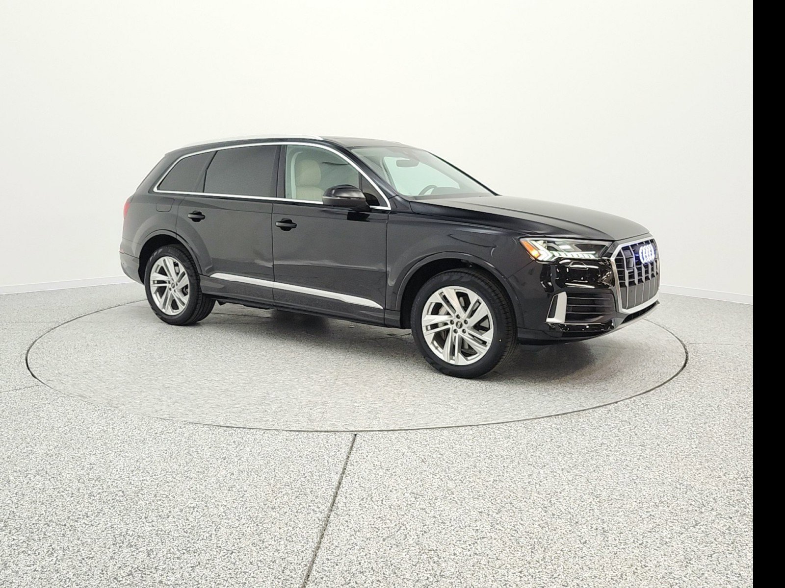 Used 2023 Audi Q7 3.0T Premium w/ Convenience Package image 3