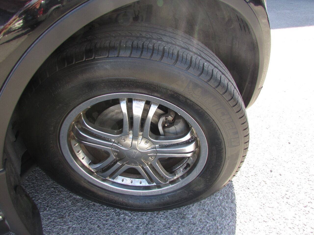 Used 2004 INFINITI FX35 2WD w/ Touring Pkg image 18